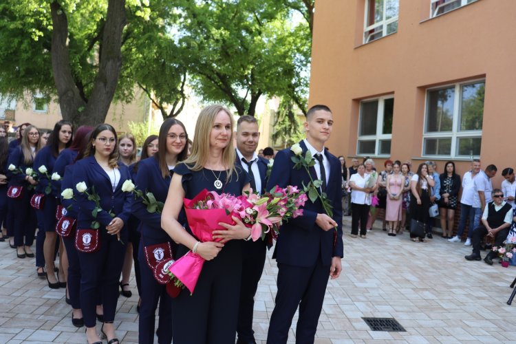 Elballagtak végzős diákjaink