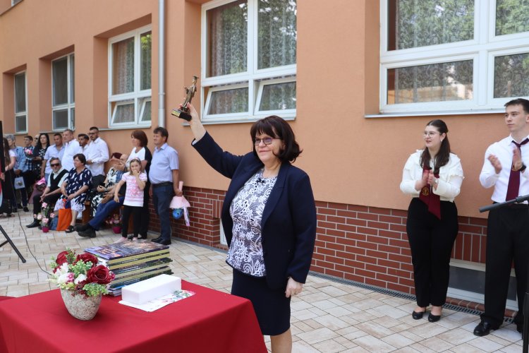 Elballagtak végzős diákjaink