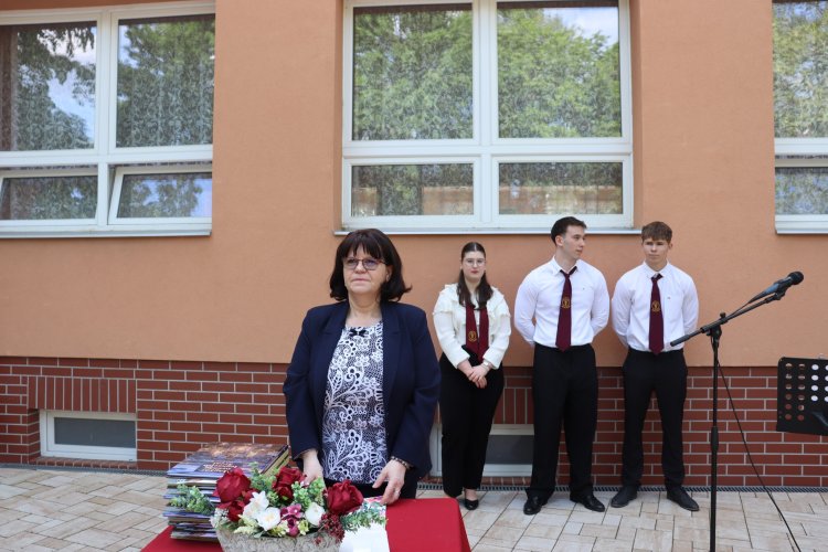 Elballagtak végzős diákjaink