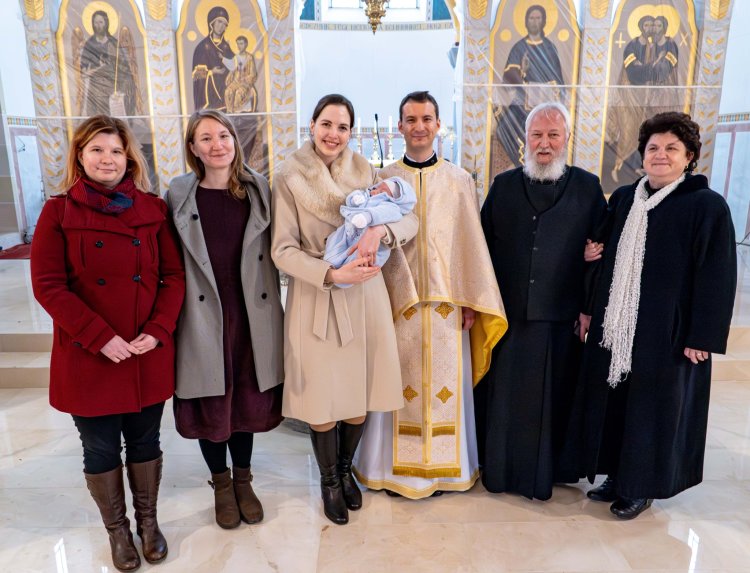 Kocsis Fülöp metropolita december 9-én áldozópappá szentelte Papp András diakónust. Kívánjuk, hogy áldás kísérje mindvégig papi életét!