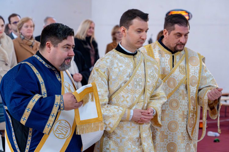 Kocsis Fülöp metropolita december 9-én áldozópappá szentelte Papp András diakónust. Kívánjuk, hogy áldás kísérje mindvégig papi életét!