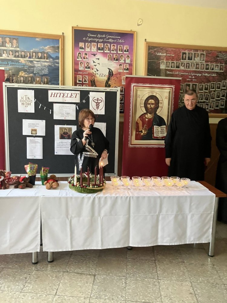 Az első gyertya lángja melengette szívünket