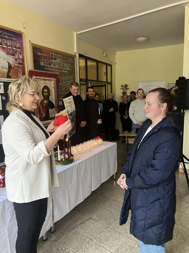 Az első gyertya lángja melengette szívünket