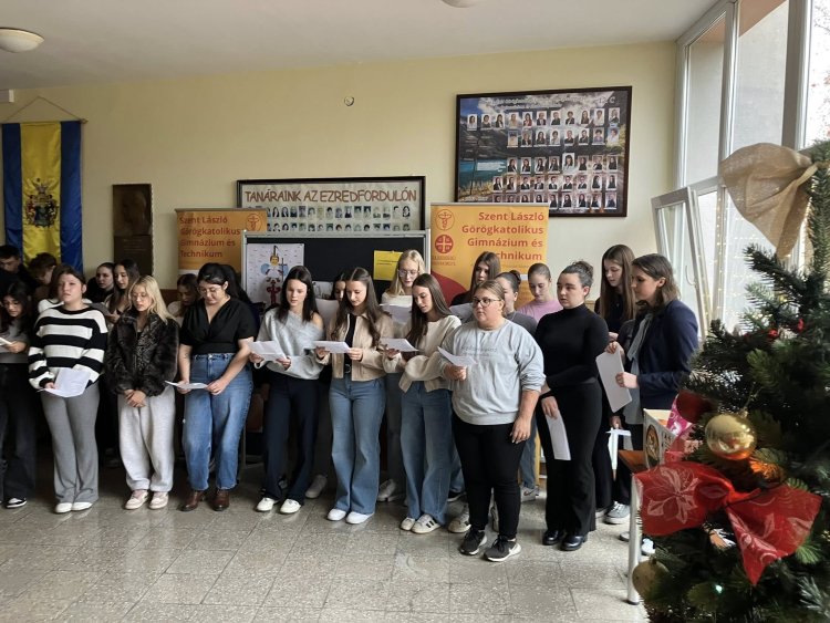 Az első gyertya lángja melengette szívünket