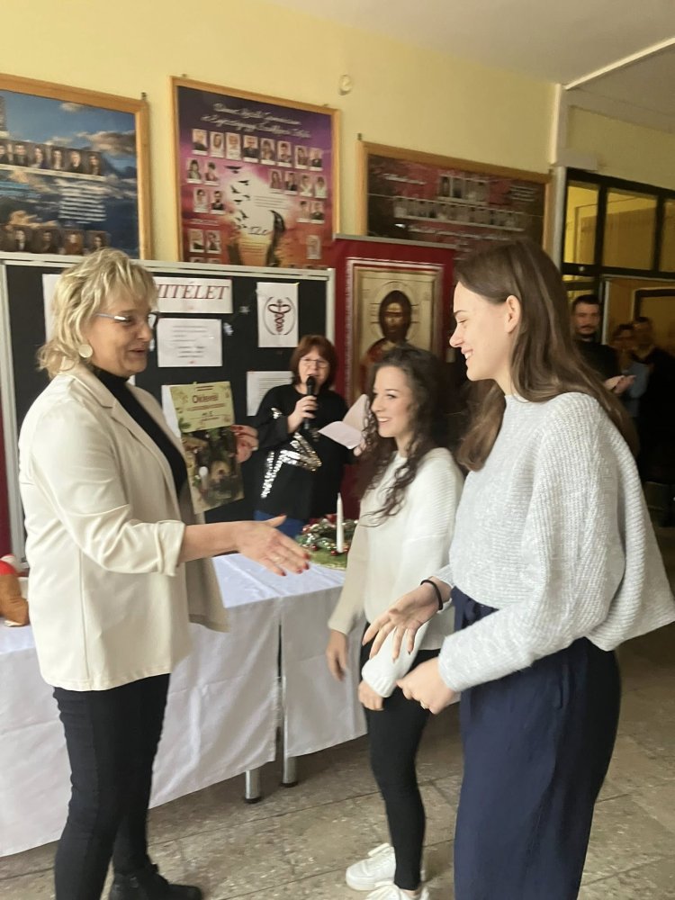 Az első gyertya lángja melengette szívünket