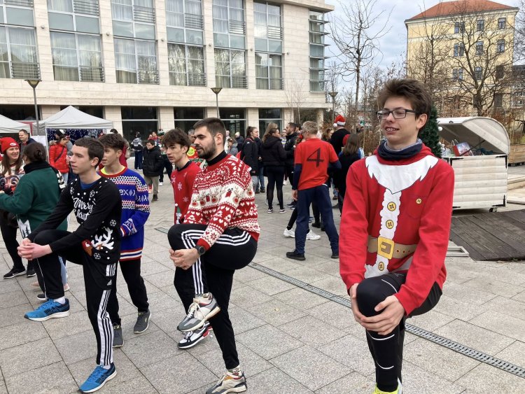Ronda pulcsis futás