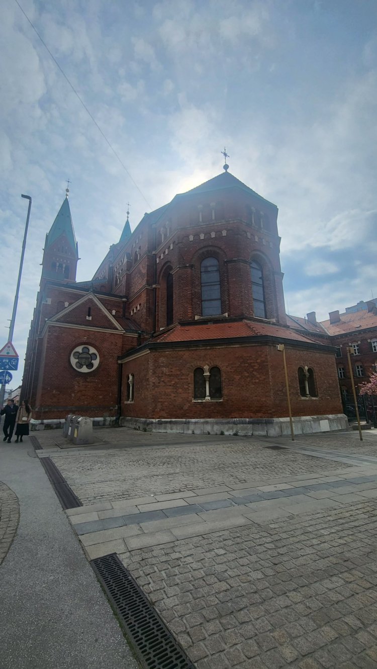 Szlovénia_Erasmus+ 2024-1-HU01-KA121-VET-000211395 sz. projekt szakmai látogatás/Tanári tréning 2026. április 13 – 19.