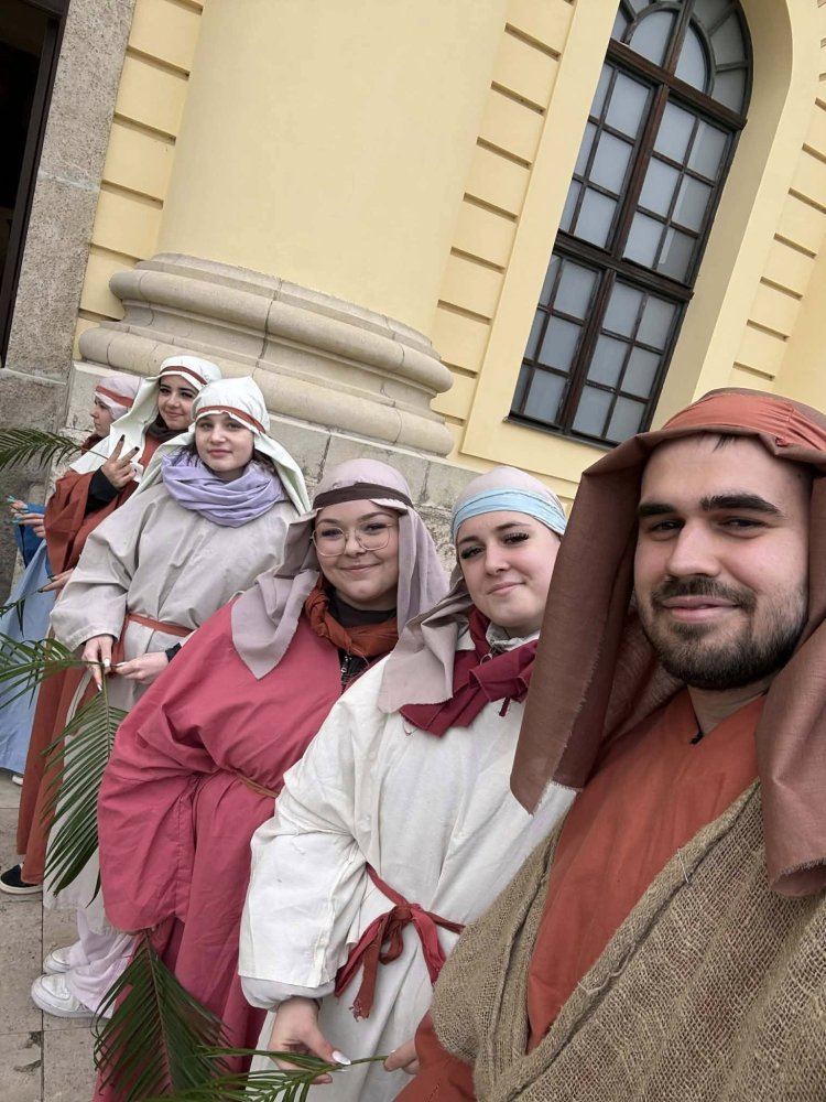 10. jubileumi virágvasárnapi városi keresztút