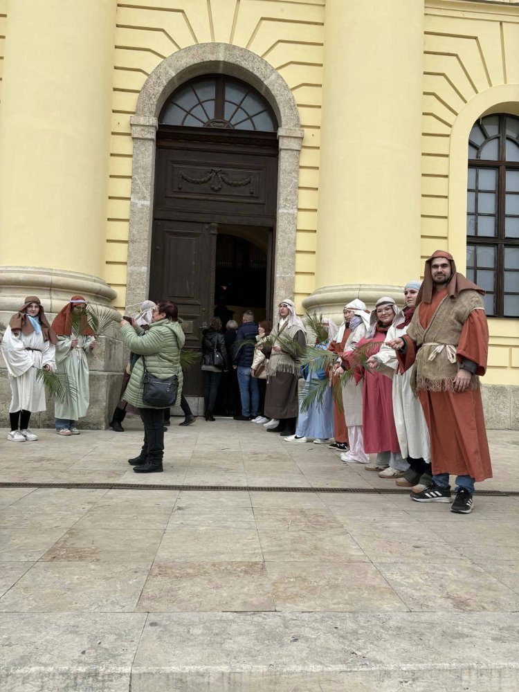 10. jubileumi virágvasárnapi városi keresztút