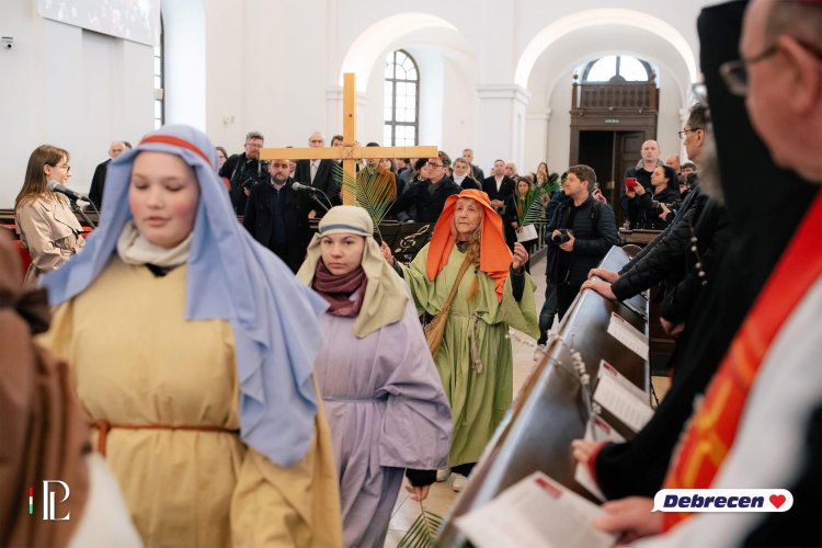 10. jubileumi virágvasárnapi városi keresztút