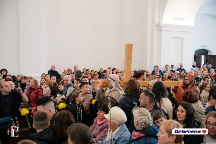 10. jubileumi virágvasárnapi városi keresztút